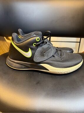 Nike Kyrie Flytrap 3  "Black Volt"  BQ3060-001
